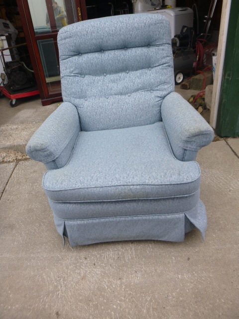 lot 19 image: Rocker Recliner