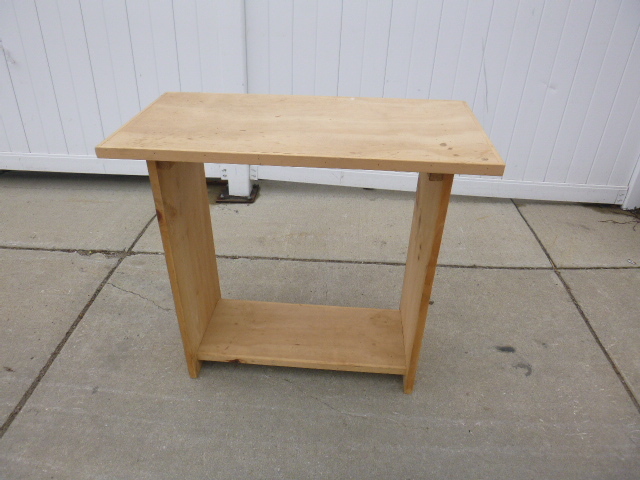 lot 22 image: GardenSmall Table