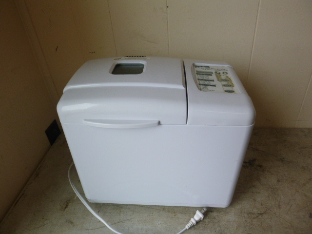 lot 26 image: West Bend 1 12 Lb. BreadDough Maker