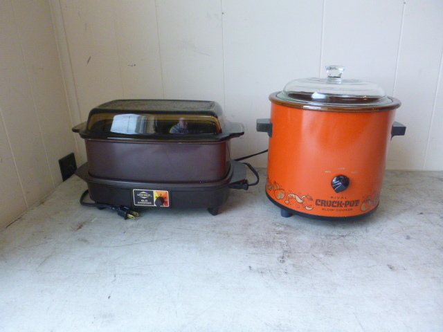 lot 27 image: West Bend Slow Cooker & Crock Pot