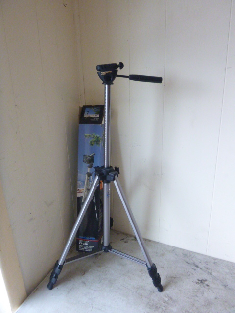 lot 29 image: Vanguard PhotoVideo Tripod