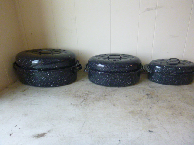 lot 30 image: 3 Enamel Roasters