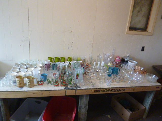 lot 33 image: Large Lot of Glassware