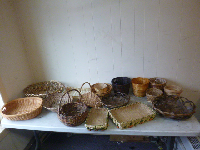 lot 37 image: Miscellaneous Baskets