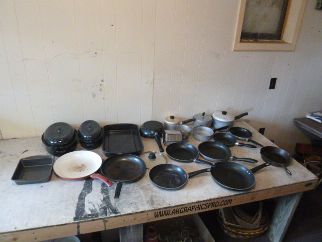 lot 44 image: Miscellaneous Kitchenware