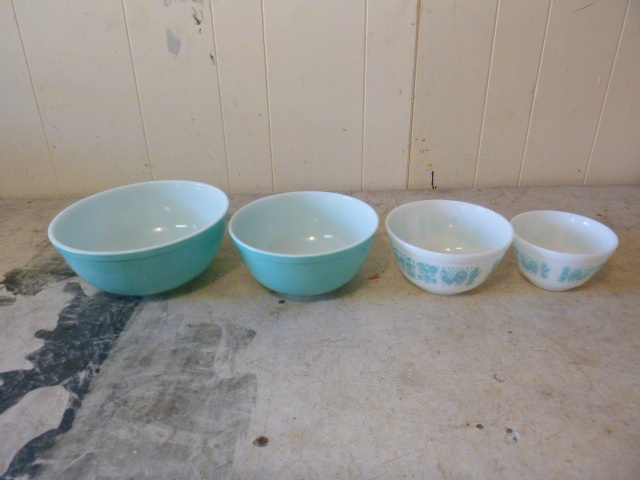 lot 46 image: 4 Glass Bowls