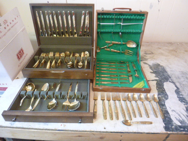 lot 47 image: 2 Flatware Sets