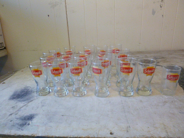 lot 49 image: 22 Schmidt Beer Glasses