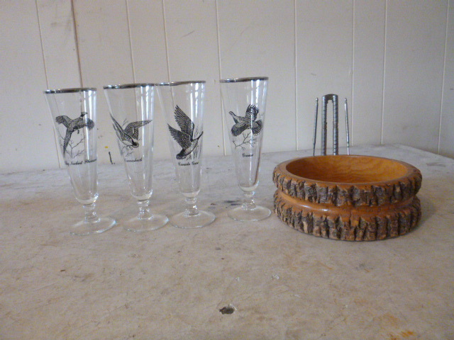 lot 73 image: 4 Wildlife Glasses