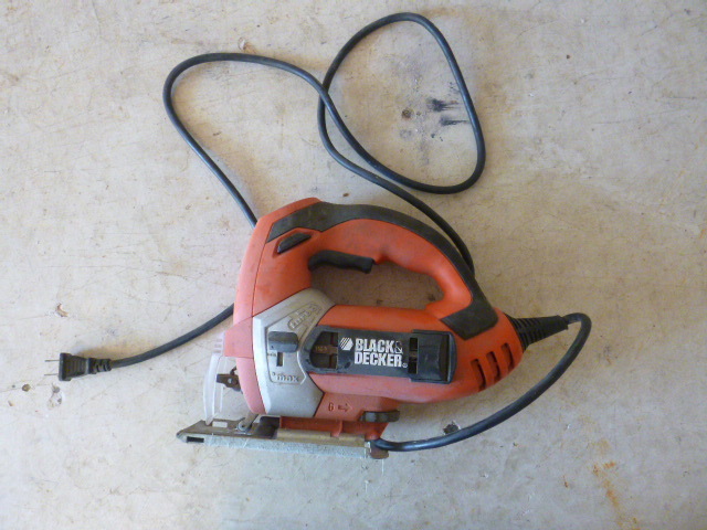 lot 76 image: Black & Decker Turbo Jig Saw
