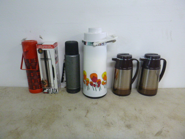 lot 84 image: Miscellaneous Air Pots and Thermoses