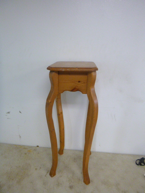 lot 93 image: Plant Stand