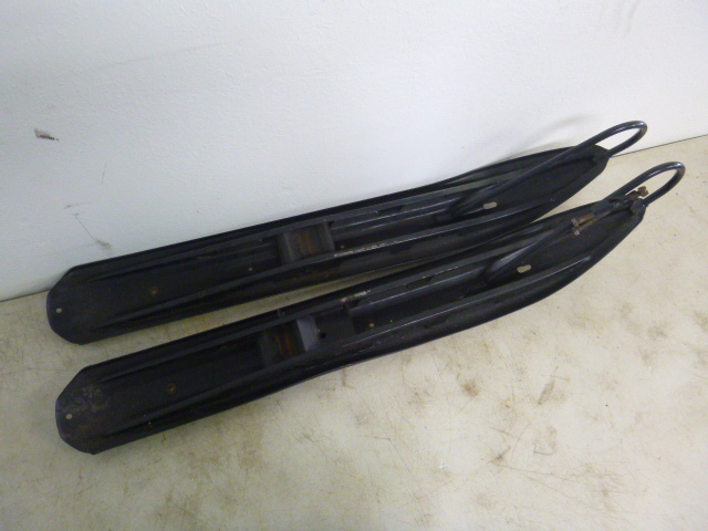 lot 112 image: 2 Snowmobile Skis