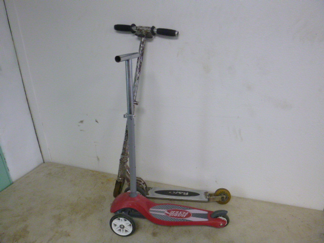 lot 115 image: 2 Scooters
