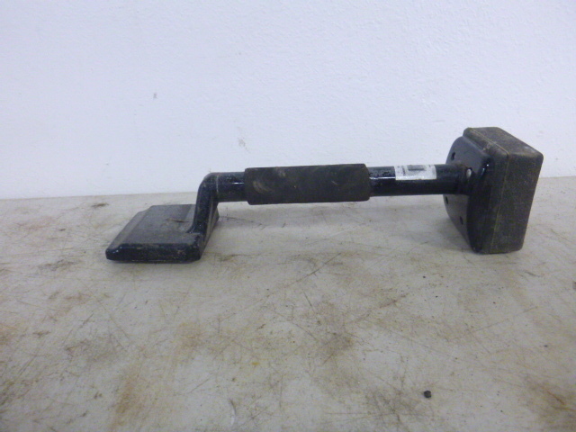 lot 141 image: Carpet Knee Kicker