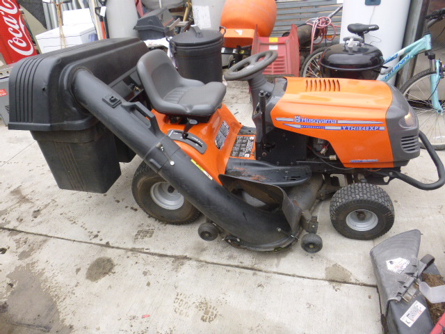 lot 3 image: Husqvarna Lawn Tractor