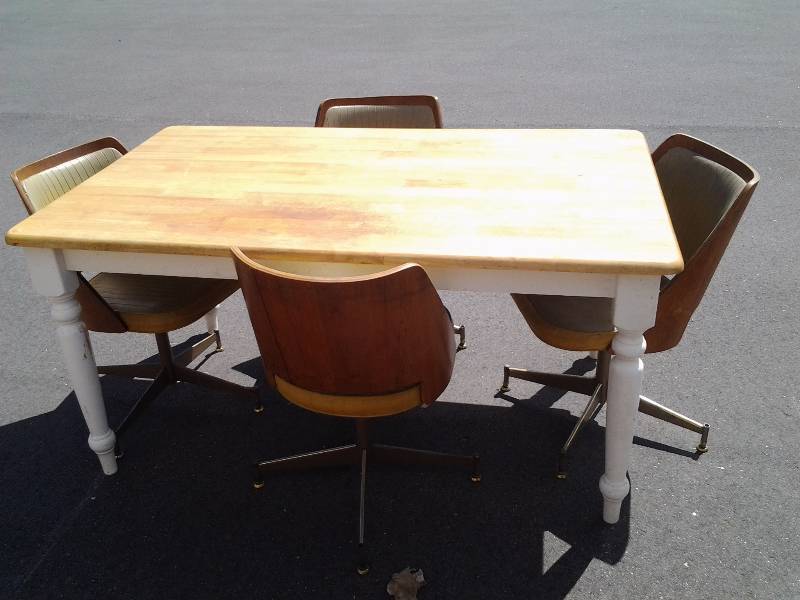 lot 4 image: Table 5x3, 4-Unique Chairs (Brody Furniture). WoodVinyl Swivel