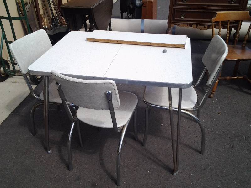 lot 5 image: Vintage Mid-Century Formica Table (30x40) With Leaf 7 12 Inches. 3-VinylChrome Chairs By Huron Chrome Products
