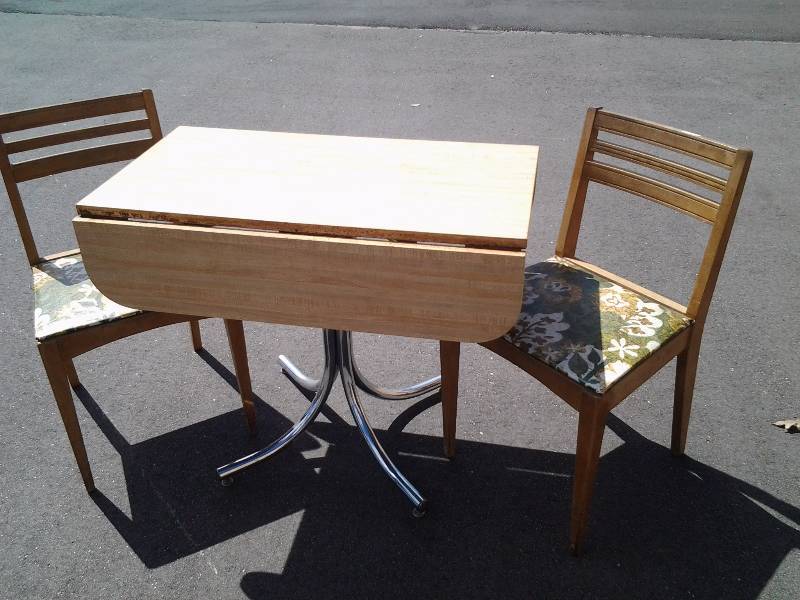 lot 6 image: Formica Table (Butcher Block Style) 36x19 With 28 Inch Drop Sides, With 2 Wood Chairs