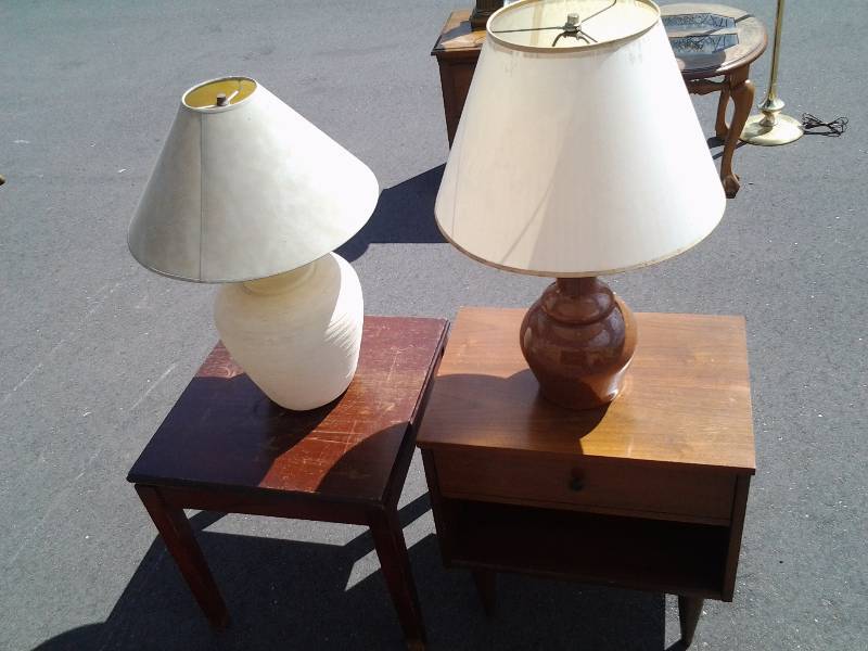 lot 9 image: 4 Leg Night StandSide Table 22x15x24 With 1 Drawer, Side Table 21x21x21, 2-Pottery Lamps With Shades