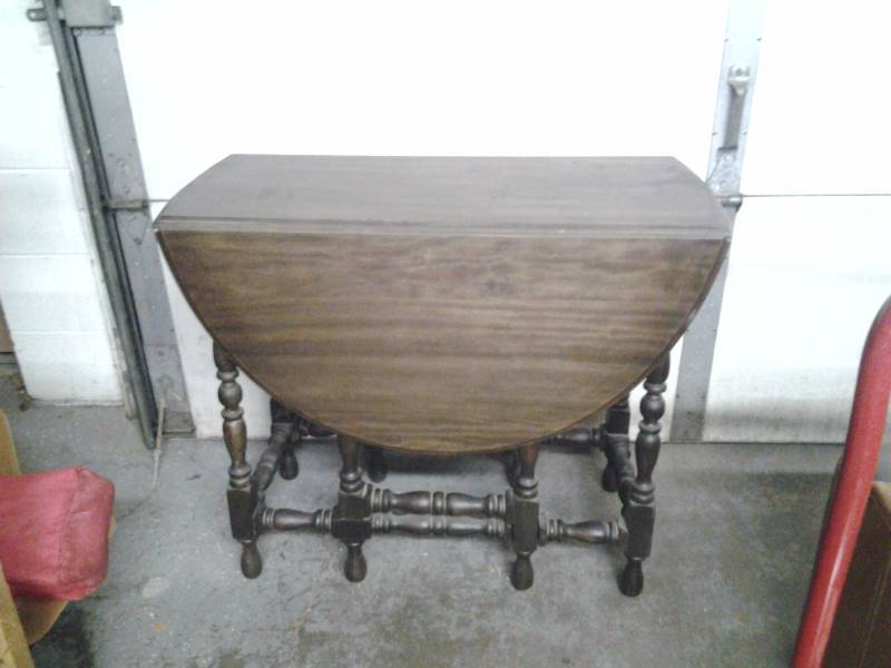 lot 13 image: Gate Leg Table 36x16x29, Has 2-Drop Sides Makes Into Oval