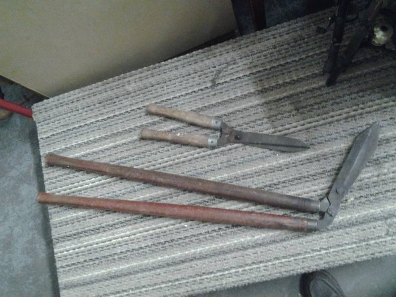 lot 17 image: 2-Pruners