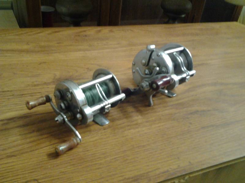 lot 21 image: 2-Pflueger Reels, 1-Akron, 1-Rocket