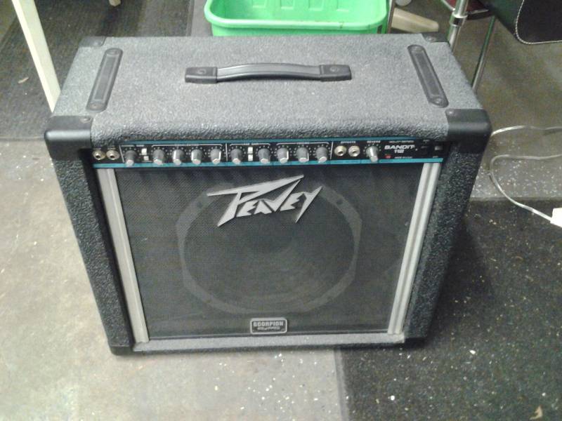 lot 30 image: Peavey Amp Bandit 112