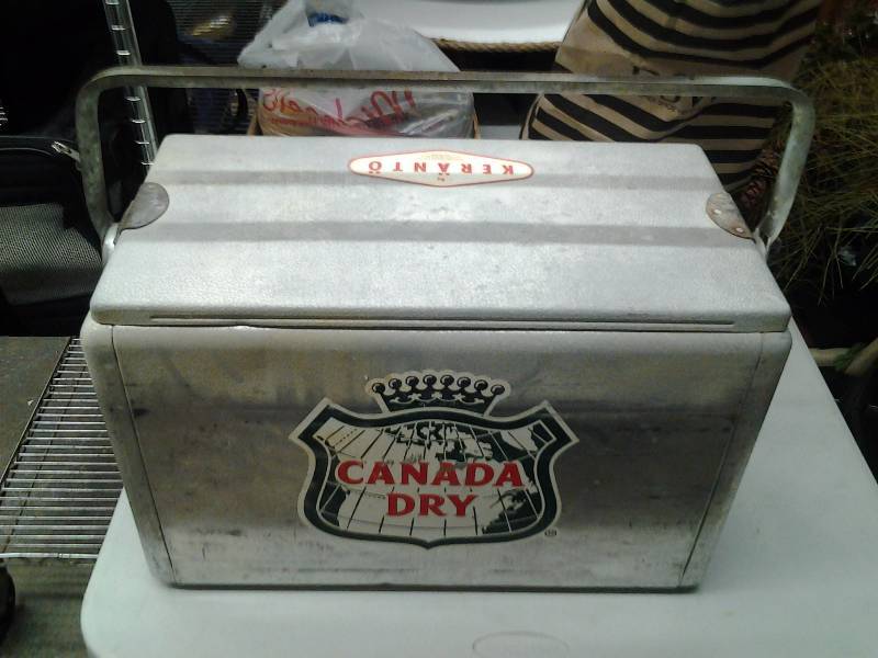 lot 36 image: Vintage Aluminum Canada Dry Cooler
