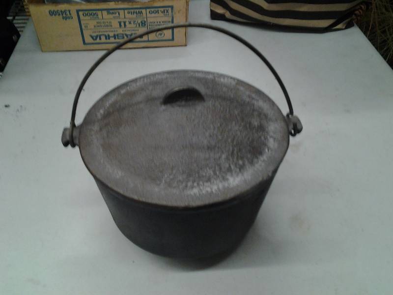 lot 42 image: Cast Iron Pot With Lid
