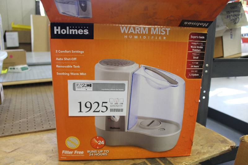 lot 1925 image: Holmes Warm Mist Humidifier
