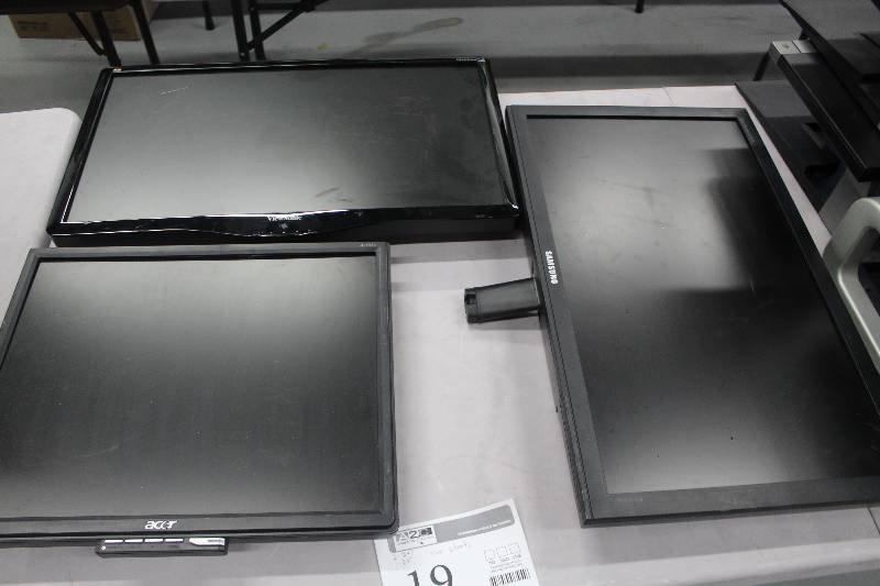 lot 19 image: Lot of (3) Acer,ViewSonic,Samsung Computer Flatscreen Monitors Includes 2) 24in AND 1) 20in.