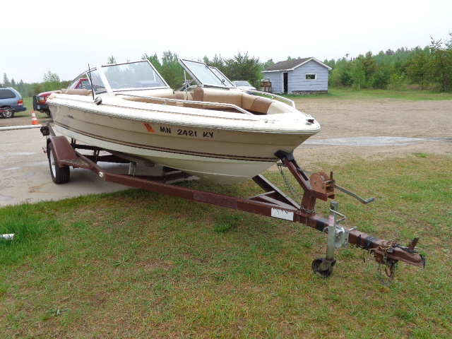lot 2 image: 1984 Sea Ray Seville & 1984 Shoreline Trailer