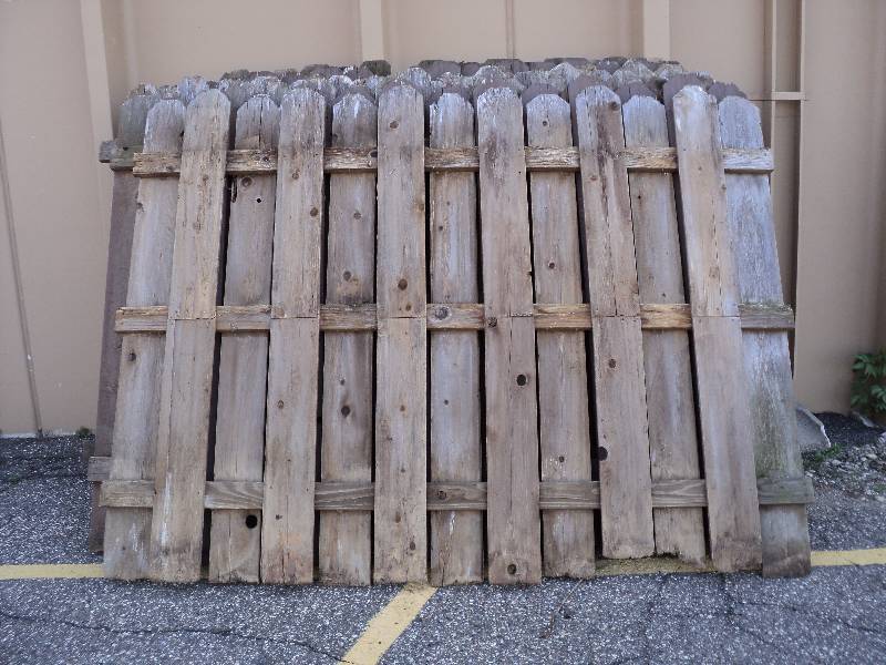lot 1 image: fence, 7.5 ft long x 6ft high...