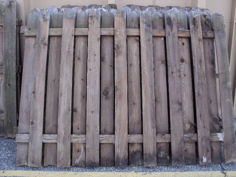 lot 3 image: fence, 7.5 ft long x 6ft high...