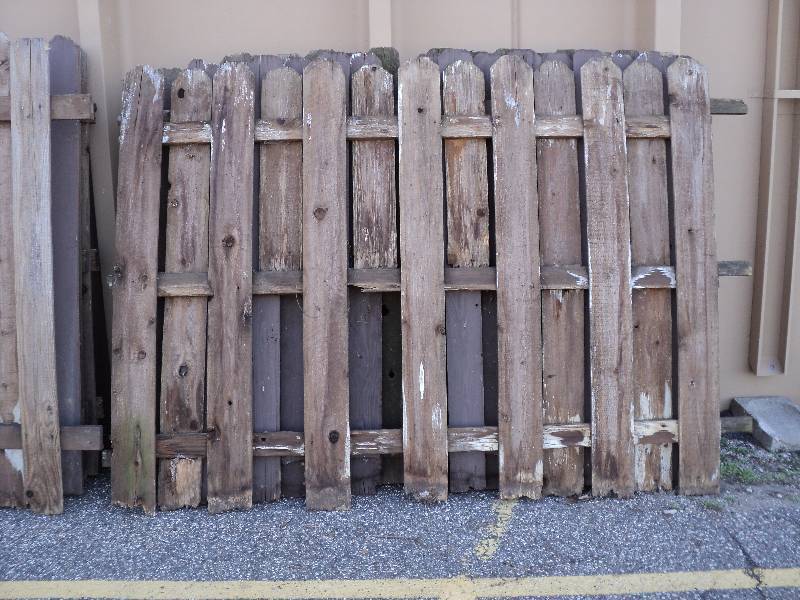 lot 5 image: fence, rough condition, 7.5 ft long...