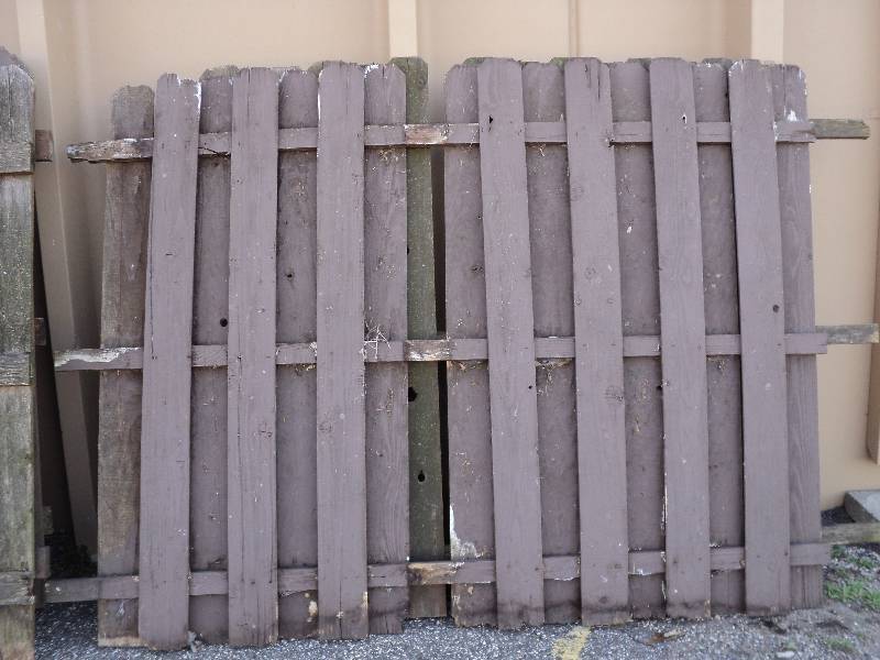 lot 6 image: fence, rough condition, 7.5 ft long...