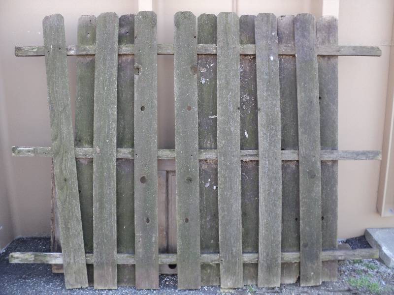 lot 7 image: fence, rough condition, 7.5 ft long...