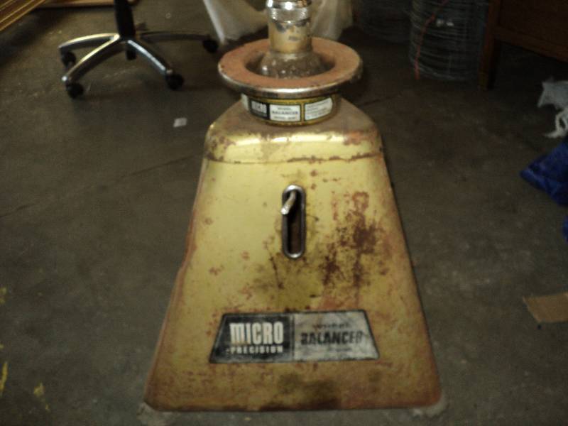 lot 10 image: micro bubble tire balancer, it work...