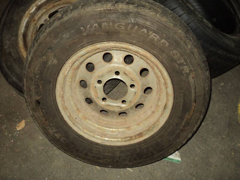 lot 14 image: 5 tires, 4 have rims...