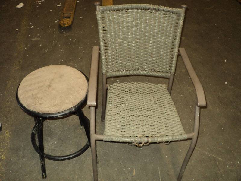 lot 20 image: 1 stool, 1 chair...