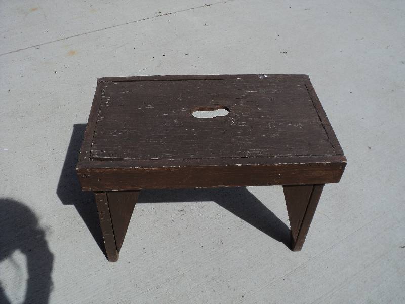 lot 45 image: brown stool, 15in tall, 14in wide, ...