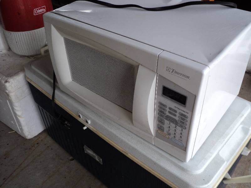 lot 65 image: white microwave...