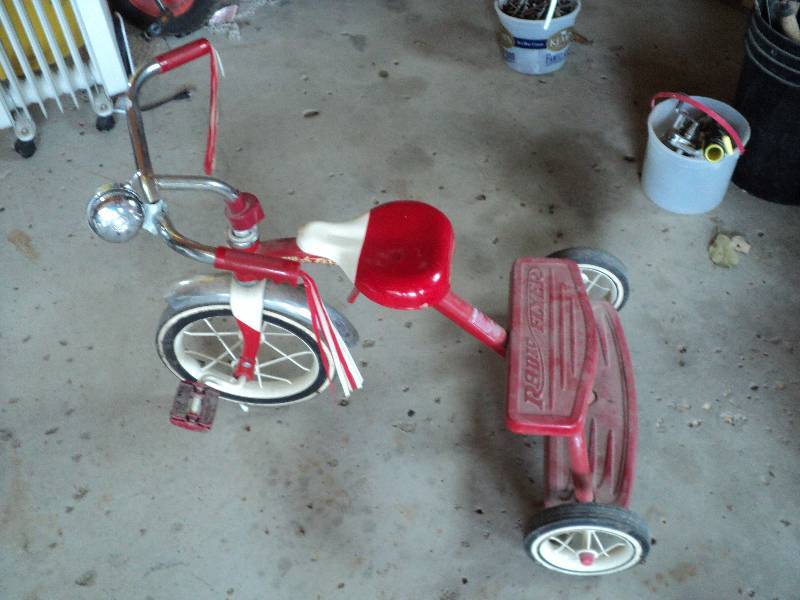 lot 72 image: radio flyer trike...