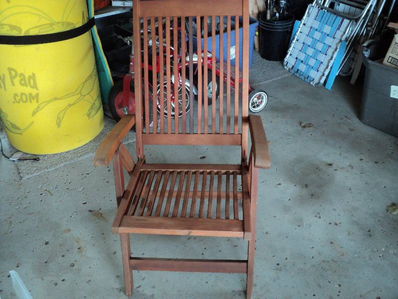 lot 76 image: red wood collapsable lawn chair...