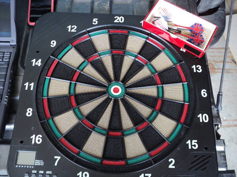 lot 81 image: qworking dart bord with darts...