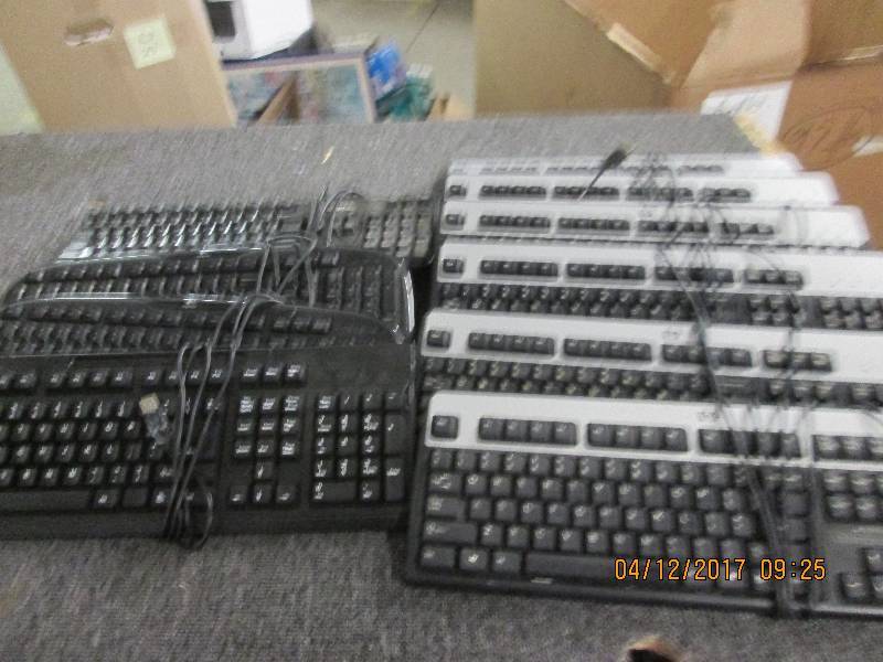 lot 211 image: lot of 10 usb keyboards ...