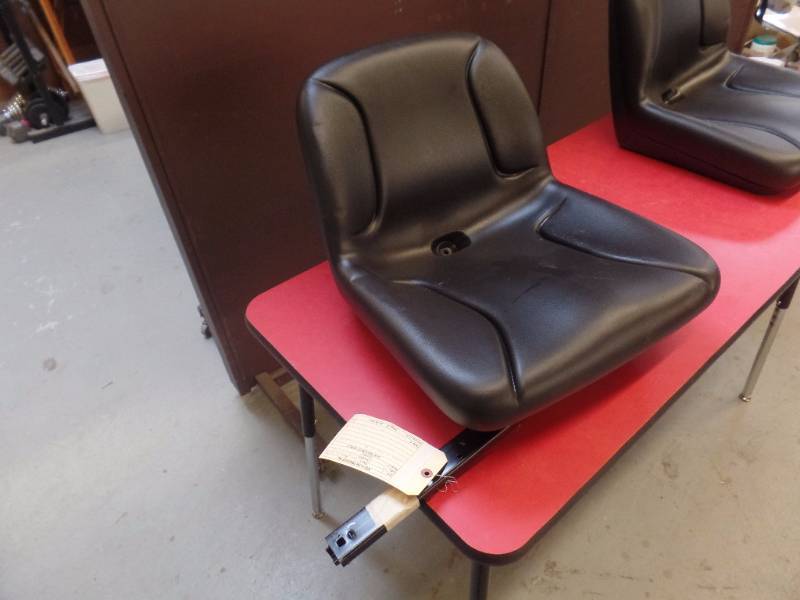 lot 618 image: UTILITY VEHICLELAWN GARDEN SEATS