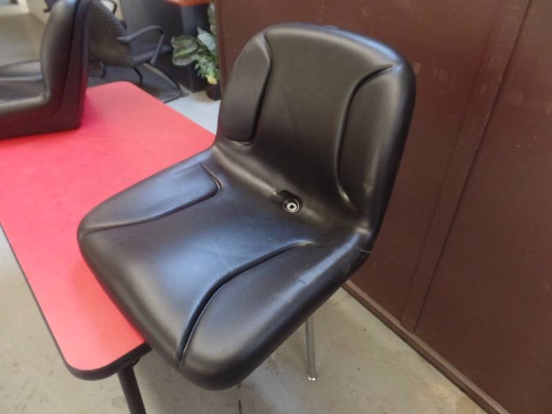 lot 619 image: UTILITY VEHICLELAWN GARDEN SEATS