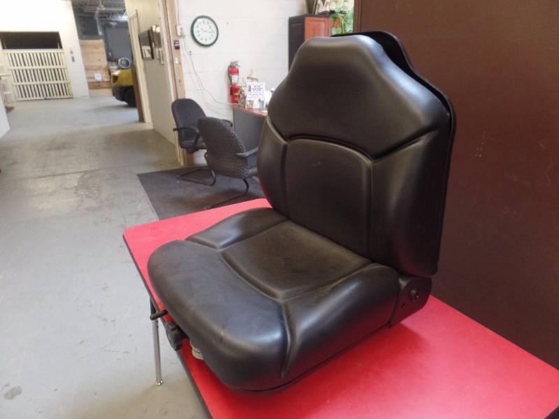 lot 620 image: FORKLIFTINDUSTRIAL SEAT
